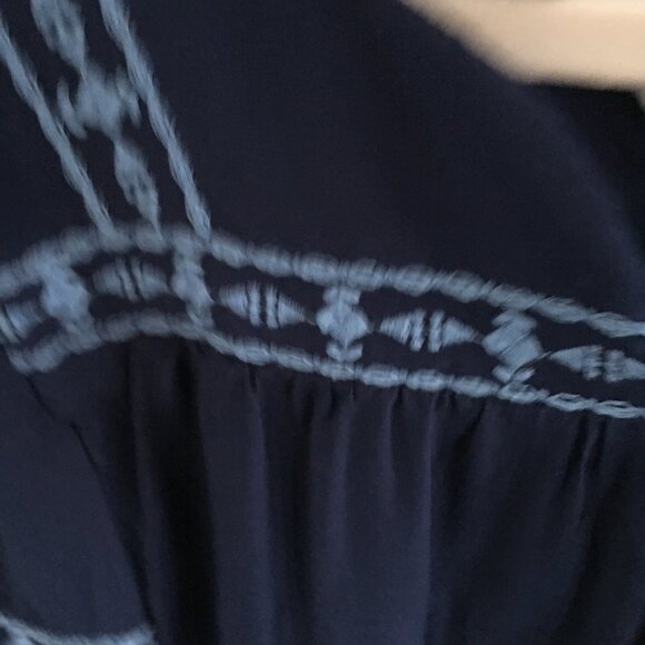 Vineyard Vines Girls Embroidered Dress - Picture 4 of 4